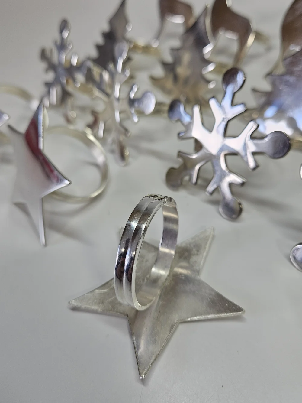 Pier 1 Imports Silver Tone Holiday Napkin Rings Set 16 Reindeer Star Snowflake